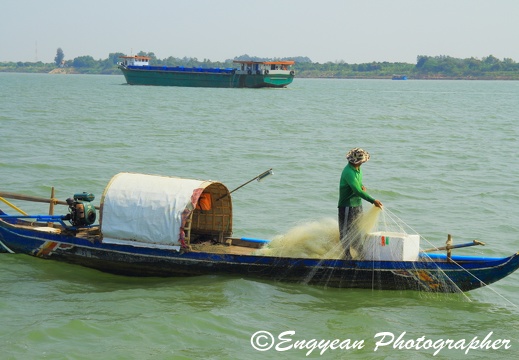 Fishing on the mekong river (3751)