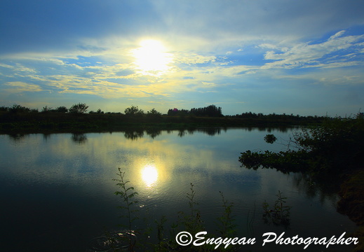 Sun & View Reflection in Pond at Grand Phnom Penh (4716)