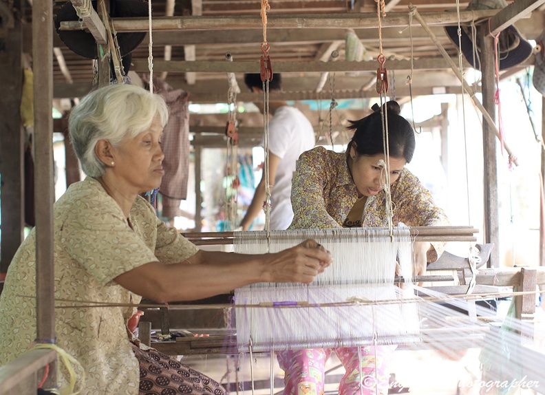 The silk is woven using a loom (7740).jpg